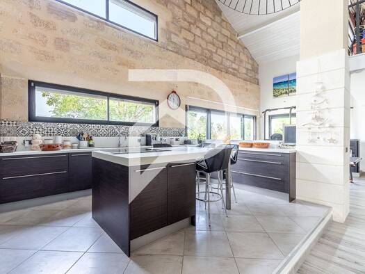 Maison à vendre 525 000 € 6 pièces 4 chambres 280 m² 1 821 m² de terrain Libourne 33500