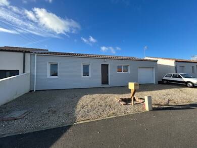 Maison à louer 890 € 4 pièces 3 chambres 76 m² 332 m² de terrain St Paul Mont Penit 85670