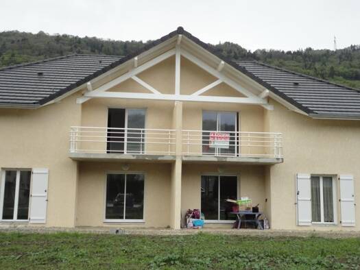 Appartement à louer 885 € 4 pièces 3 chambres 77 m² 1er étage La Croix-de-la-Rochette 73110