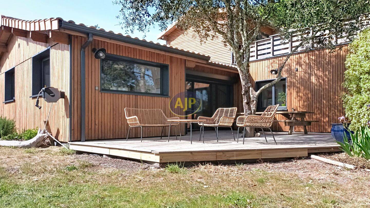Maison à vendre, 111m², SOULAC SUR MER