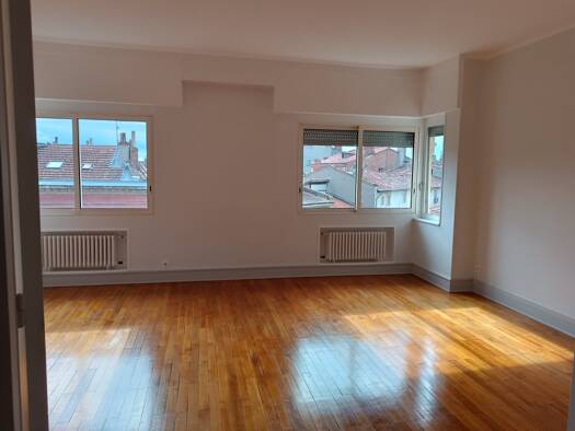 Appartement à louer 2 600 € 4 pièces 3 chambres 122 m² Étage 4/5 Toulouse 31000