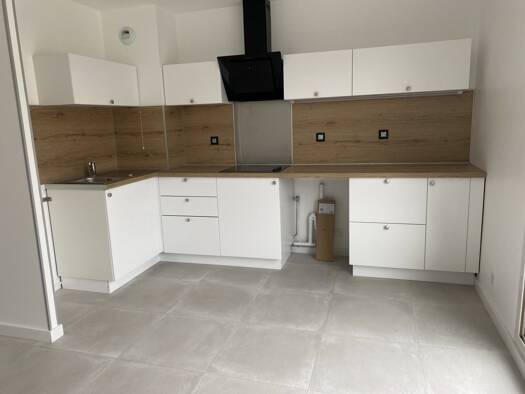 Appartement à louer 1 052 € 3 pièces 2 chambres 83,2 m² RDC Villeparisis 77270