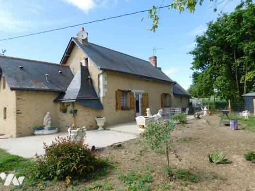 Maison à vendre 239 550 € 7 pièces 5 chambres 165 m² 2 864 m² de terrain Les Hauts-d'Anjou 49330
