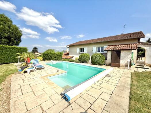Villa à vendre 360 000 € 7 pièces 5 chambres 185 m² 1 261 m² de terrain Belleville en Beaujolais 69220