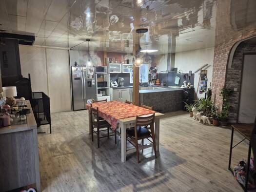 Maison à vendre 163 500 € 3 pièces 2 chambres 98 m² 33 000 m² de terrain Saint-Céré 46400