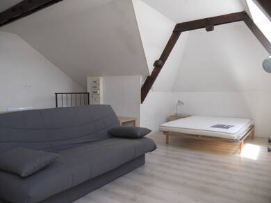 Appartement à louer 475 € 1 pièce 20 m² Dernier étage, Étage 3/3 Saint-Quentin 02100