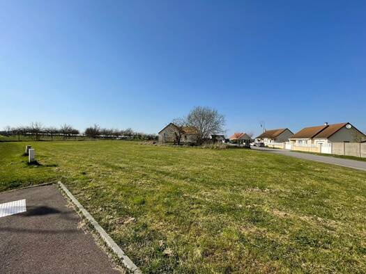 Terrain constructible viabilisé à vendre 65 000 € 708 m² de terrain Miserey 27930