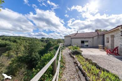 Maison de plain-pied à vendre 265 000 € 6 pièces 4 chambres 171 m² 6 433 m² de terrain Agen 47000