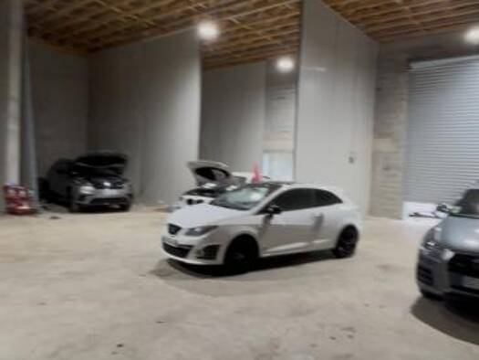 Entrepôt à vendre 480 000 € 330 m² d'espace de stockage Pechbonnieu 31140