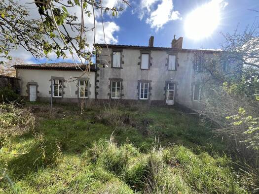 Maison à vendre 147 000 € 15 pièces 14 chambres 261 m² 1 131 m² de terrain Noirterre Bressuire 79300