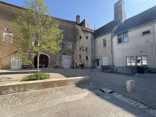 Appartement à vendre 82 500 € 3 pièces 2 chambres 82,79 m² RDC/2 Marnay 70150
