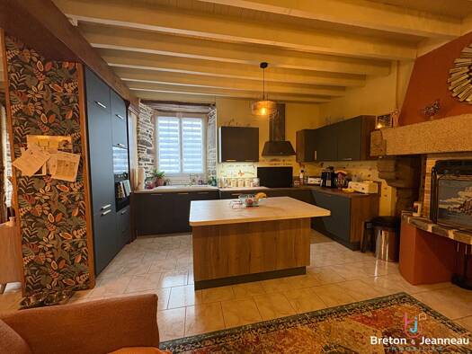 Maison à vendre 147 400 € 6 pièces 4 chambres 102 m² 365 m² de terrain Fougerolles-du-Plessis 53190