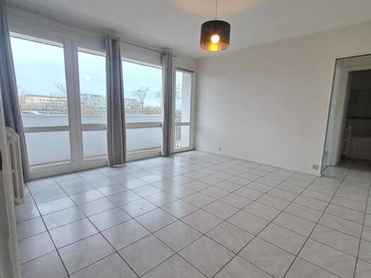 Appartement à louer 560 € 2 pièces 1 chambre 38 m² Étage 3/4 Bellevue-Charreaux Chalon-sur-Saône 71100