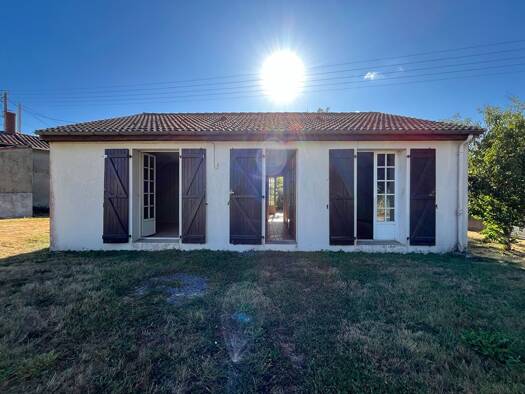 Maison de plain-pied à vendre 211 000 € 3 pièces 2 chambres 73 m² 359 m² de terrain Sud de la route de Bouguenais La Montagne 44620