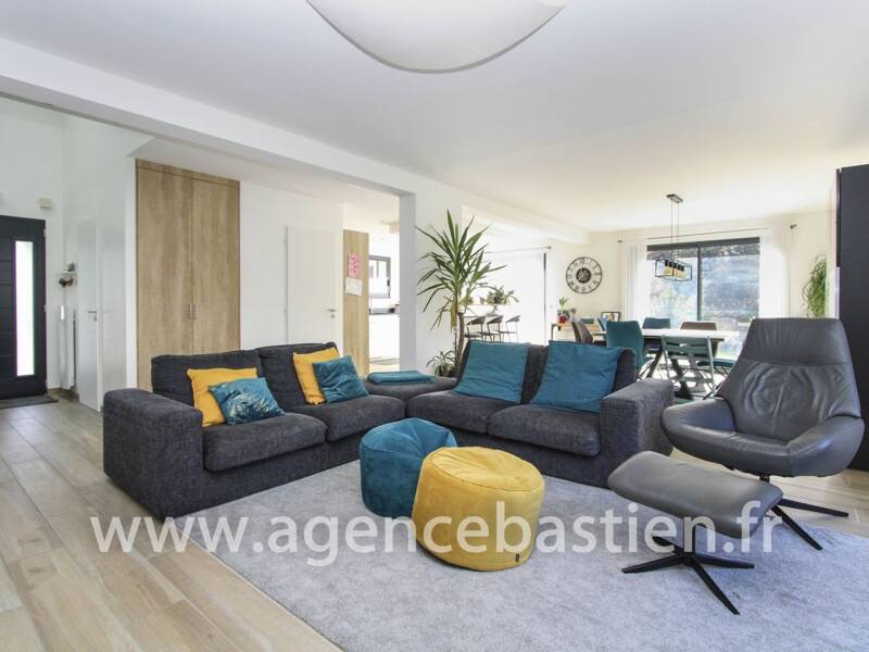 Maison à vendre, 217m², SAINT GENIS POUILLY