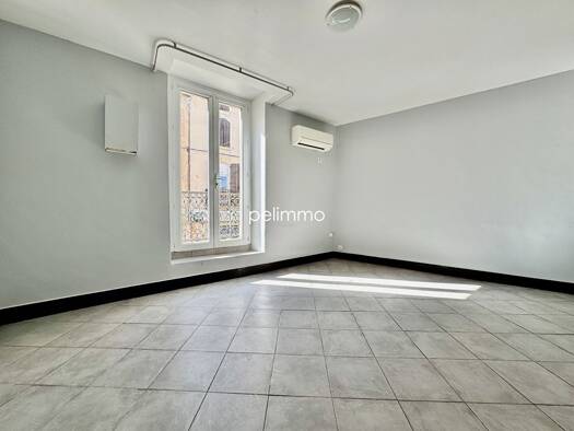 Appartement à vendre 149 000 € 3 pièces 2 chambres 67,58 m² Étage 1/2 Est Eyguières 13430