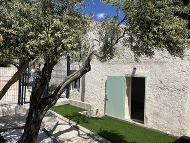 Maison à louer 1 150 € 2 pièces 1 chambre 54 m² 50 m² de terrain Nord Plan-de-Cuques 13380