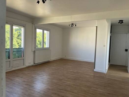 Duplex à vendre 75 000 € 4 pièces 3 chambres 86 m² Étage 3/3 Sud Saint-Astier 24110