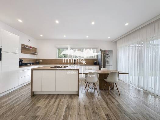 Maison à vendre 315 000 € 6 pièces 4 chambres 160 m² 697 m² de terrain Mattaincourt 88500