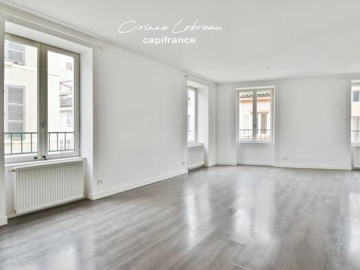 Duplex à vendre 175 000 € 3 pièces 2 chambres 97 m² Étage 3/3 Centre Ville Mâcon 71000