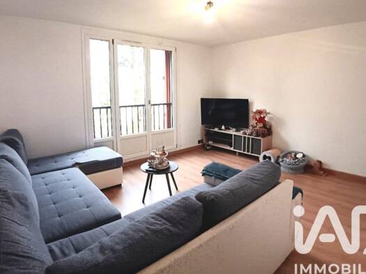 Appartement à vendre 152 000 € 3 pièces 2 chambres 55 m² Étage 3/4 Leclerc-Verdun Nord Est Brie-Comte-Robert 77170