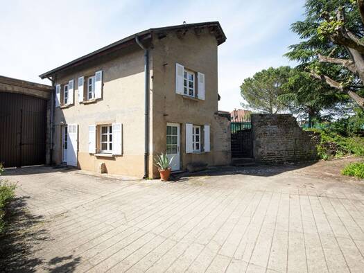 Maison à louer 1 465 € 5 pièces 3 chambres 103 m² 350 m² de terrain Charly 69390