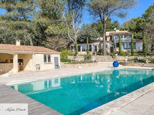 Villa à vendre 1 090 000 € 7 pièces 4 chambres 239 m² 5 000 m² de terrain Rognes 13840