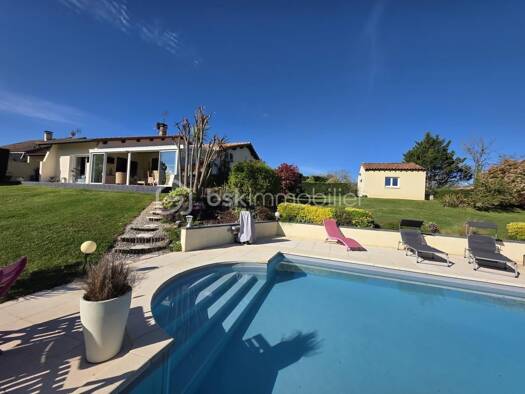 Maison à vendre 350 000 € 5 pièces 3 chambres 152 m² 4 800 m² de terrain Aubiac 47310