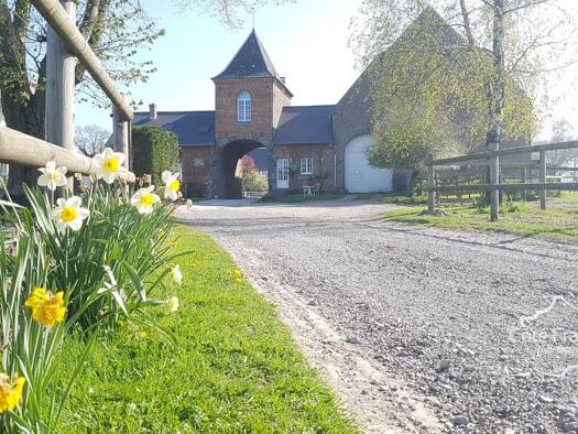 Villa à vendre 1 185 000 € 22 pièces 15 chambres 553 m² 49 703 m² de terrain Vervins 02140