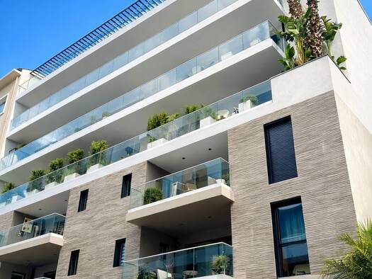 Appartement à vendre - neuf 550 000 € 4 pièces 3 chambres 80 m² Gambetta Hyères 83400