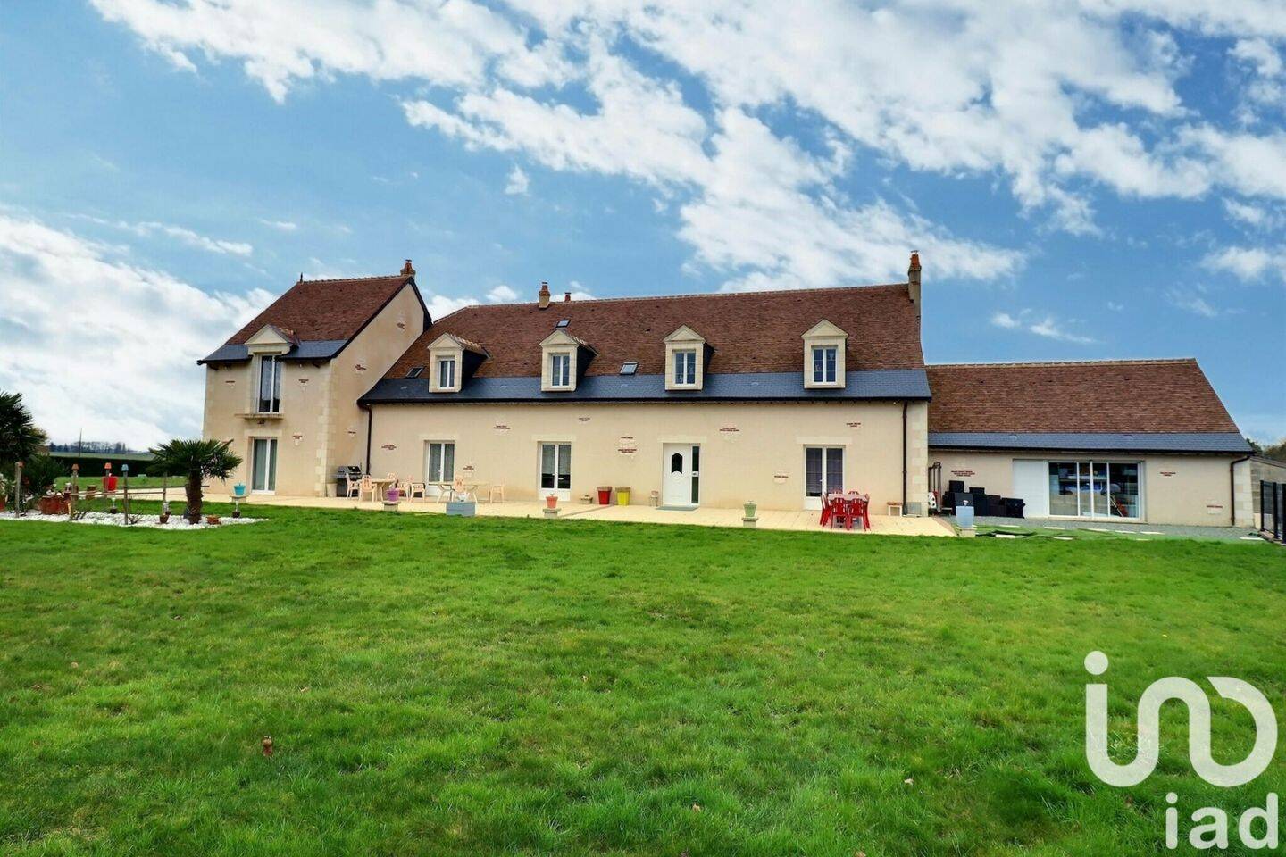Maison à vendre, 994m², NEUILLE PONT PIERRE