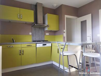 Maison à vendre 168 400 € 4 pièces 2 chambres 78 m² 553 m² de terrain Mayenne 53100