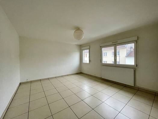 Appartement à louer 740 € 3 pièces 2 chambres 66 m² Étage 1/2 Les Provinces-Aiguillettes Laxou 54520