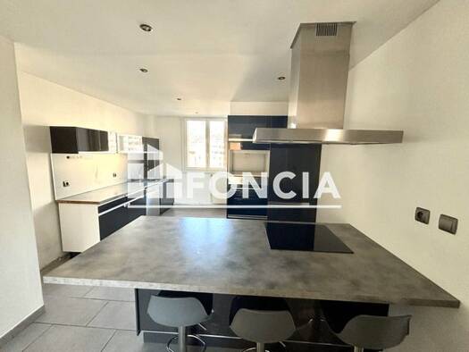 Appartement à louer 1 250 € 4 pièces 3 chambres 78,28 m² 4ème étage Super-Toulon Toulon 83000