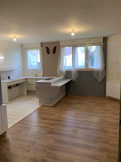 Appartement à louer 550 € 2 pièces 1 chambre 53 m² RDC/3 La Chapelle St Mesmin 45380
