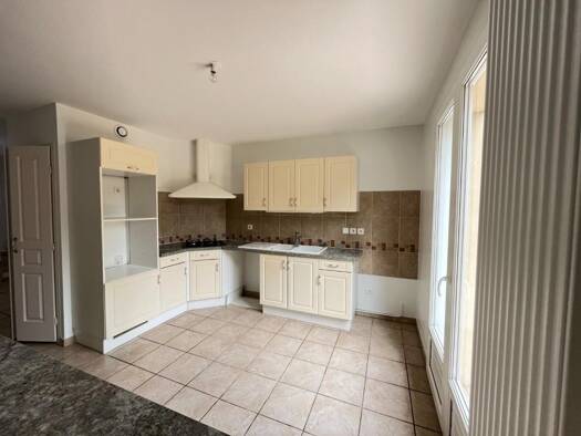 Villa à louer 1 395 € 5 pièces 4 chambres 120 m² Parcieux 01600
