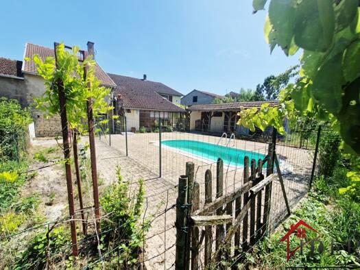 Maison de plain-pied à vendre 99 000 € 7 pièces 5 chambres 220 m² 860 m² de terrain Saponcourt 70210