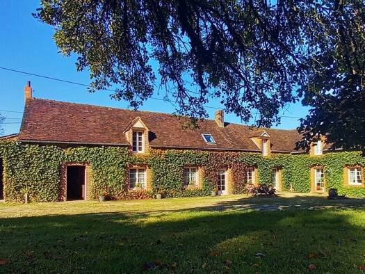 Maison à vendre 157 500 € 5 pièces 2 chambres 140 m² 3 103 m² de terrain Mortagne-au-Perche 61400