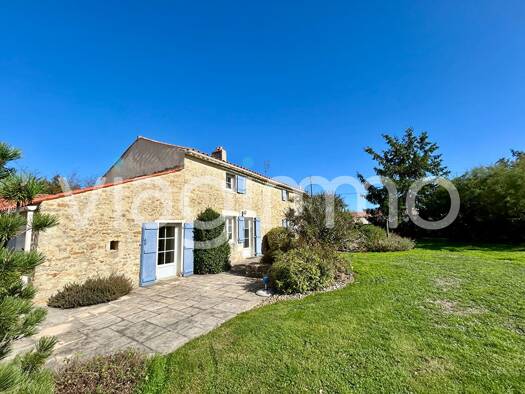 Maison en viager Bouquet 226 000 € 7 pièces 4 chambres 167 m² 3 948 m² de terrain Saint-Valérien 85570