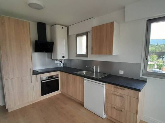 Appartement à louer 1 353 € 4 pièces 3 chambres 74 m² Étage 2/3 Thonon les Bains 74200