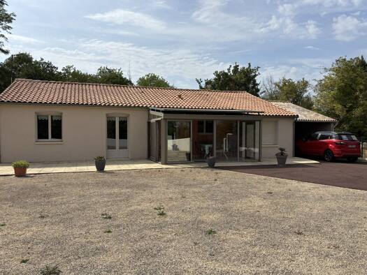 Maison à vendre 248 000 € 5 pièces 3 chambres 122 m² 3 711 m² de terrain Vallans 79270