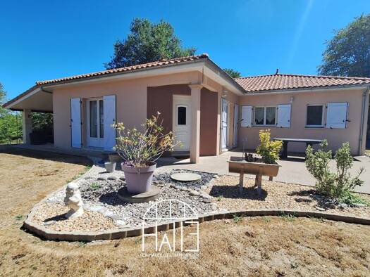 Maison de plain-pied à vendre 249 900 € 5 pièces 3 chambres 127 m² 3 300 m² de terrain Chassenon 16150