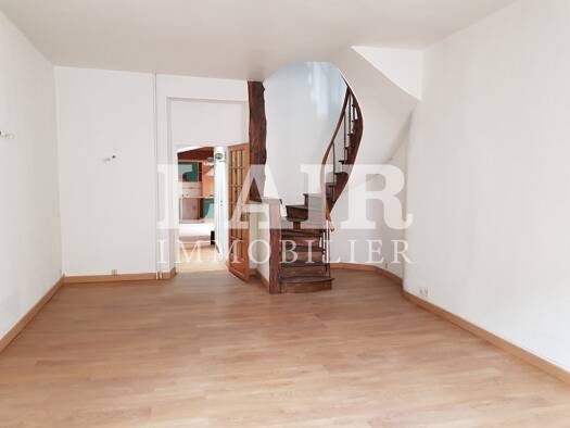 Maison à vendre 164 300 € 5 pièces 2 chambres 153 m² 119 m² de terrain Sees 61500