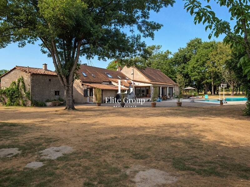 Maison à vendre, 174m², LA PUYE