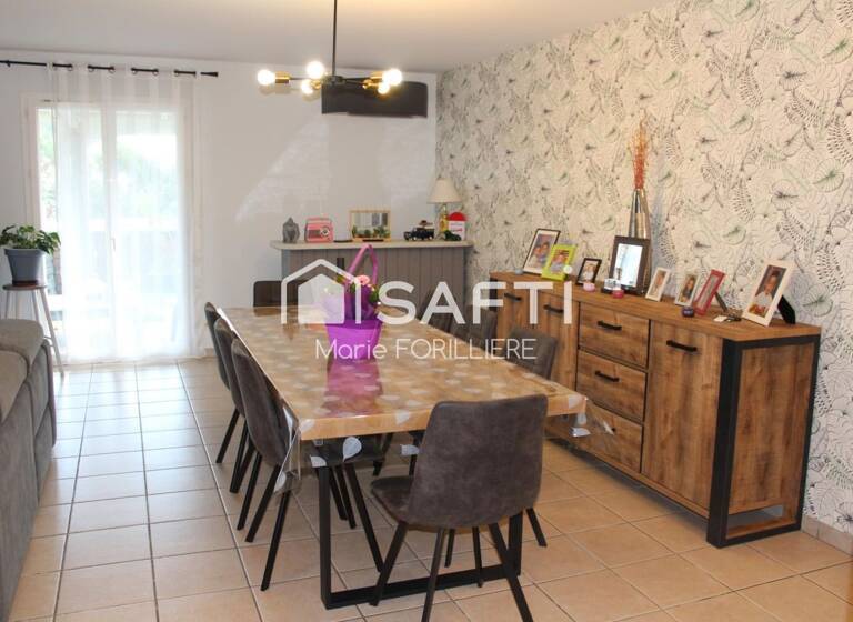 Maison à vendre 310 000 € 6 pièces 3<br/>chambres 115 m²<br/>superficie 899 m²<br/>terrain Saint-Quentin-de-Baron 33750