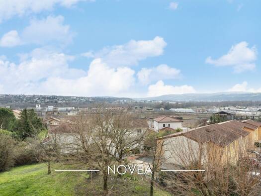 Appartement à vendre 205 000 € 4 pièces 3 chambres 89,4 m² Étage 3/3 Les Arboras Grigny-sur-Rhône 69520