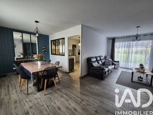 Maison de plain-pied à vendre 244 000 € 6 pièces 4 chambres 108,5 m² 1 509 m² de terrain Saint-Eugène 17520