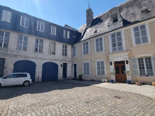 Appartement à vendre 140 500 € 3 pièces 2 chambres 53 m² Étage 2/2 Centre Ville Bourges 18000