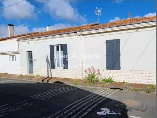 Maison de plain-pied à vendre 198 000 € 3 pièces 2 chambres 82 m² 124 m² de terrain Champlain Rochefort 17300