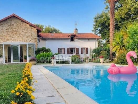 Maison à vendre 260 000 € 10 pièces 6 chambres 300 m² 3 730 m² de terrain Villeneuve-de-Marsan 40190